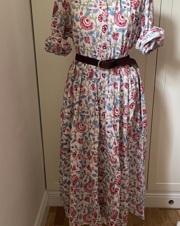 Sukienka bawełniana oversize, czerwień - niebieskie - białe kwiaty - SB11