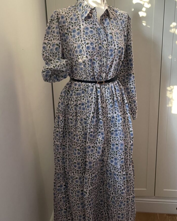 Sukienka bawełniana oversize, niebieskie kwiaty - SB5